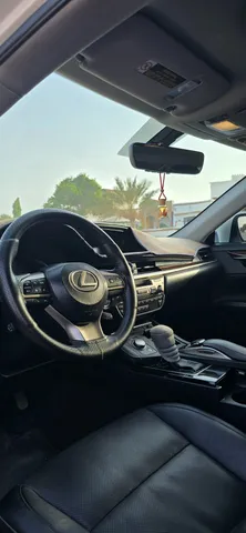 Lexus ES 350 4 door 3.5L 2016