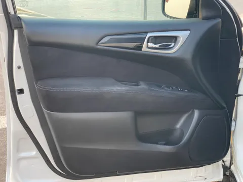 Nissan Pathfinder 3.5L SV 2WD 2015
