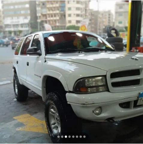 استكشف undefined undefined الصور الخارجية والداخلية. اكتشف جميع جوانب وتفاصيل السيارات.