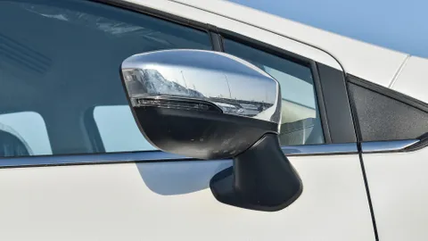 Discover undefined undefined Exterior Interior Images.Find all aspects and details of cars.