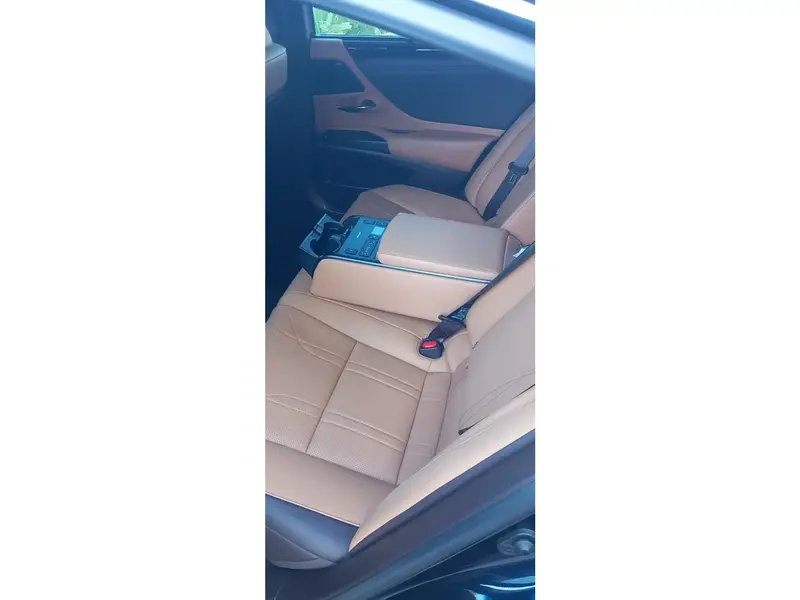 Discover undefined undefined Exterior Interior Images.Find all aspects and details of cars.