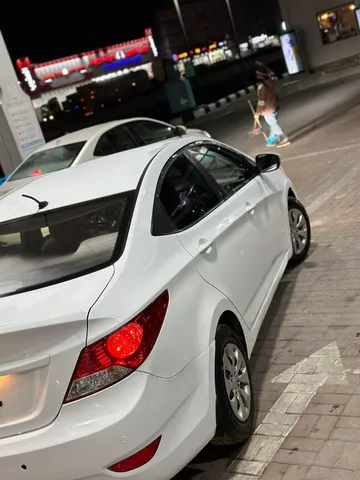 استكشف undefined undefined الصور الخارجية والداخلية. اكتشف جميع جوانب وتفاصيل السيارات.