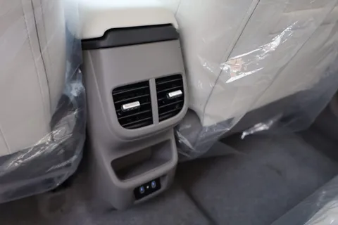 Discover undefined undefined Exterior Interior Images.Find all aspects and details of cars.