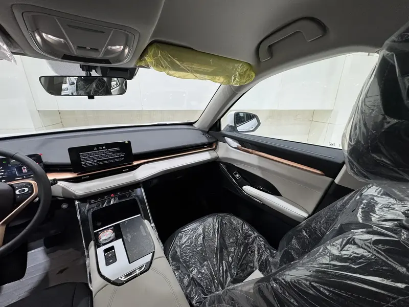 Discover undefined undefined Exterior Interior Images.Find all aspects and details of cars.