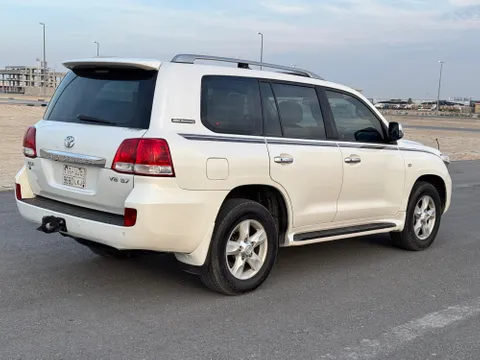 Discover undefined undefined Exterior Interior Images.Find all aspects and details of cars.