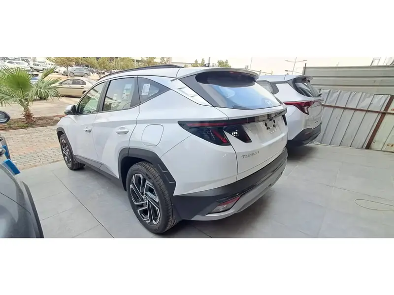 Discover undefined undefined Exterior Interior Images.Find all aspects and details of cars.