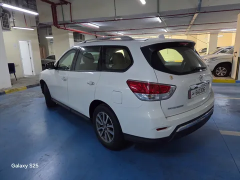 Nissan Pathfinder 3.5L SV 4WD 2014
