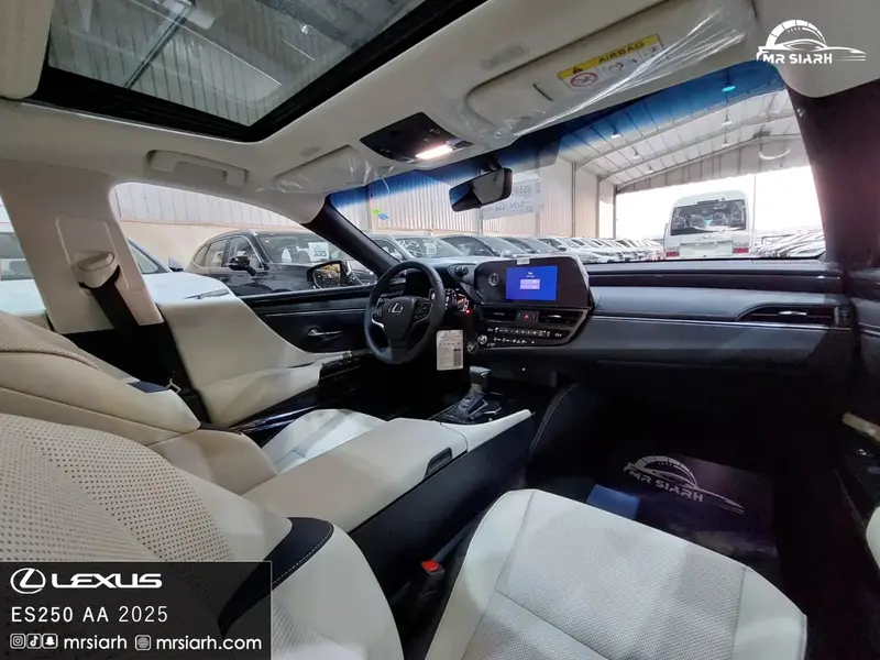 Lexus ES 2025