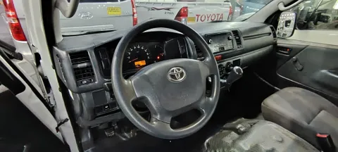 Toyota Hiace 2015