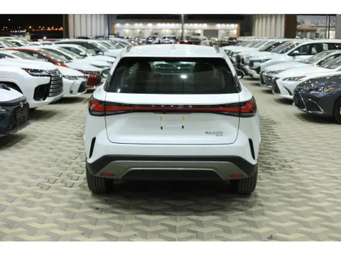 Discover undefined undefined Exterior Interior Images.Find all aspects and details of cars.