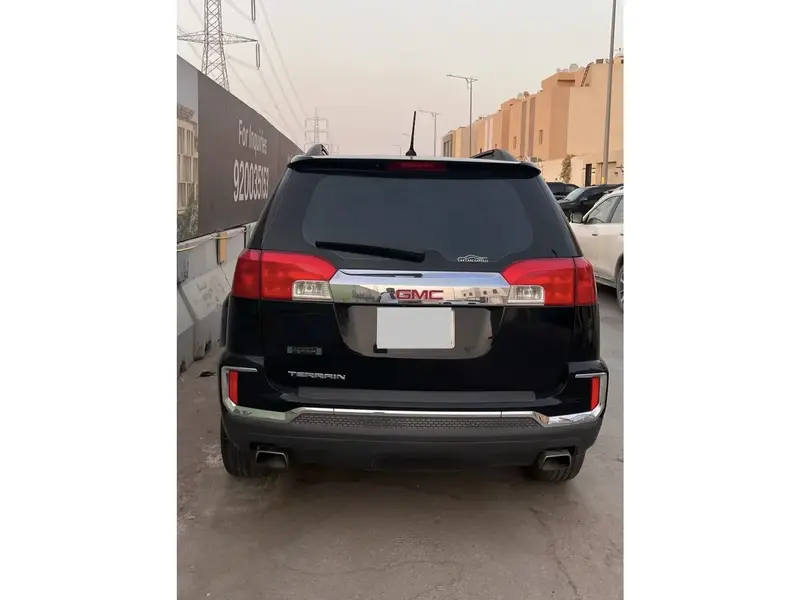 استكشف undefined undefined الصور الخارجية والداخلية. اكتشف جميع جوانب وتفاصيل السيارات.