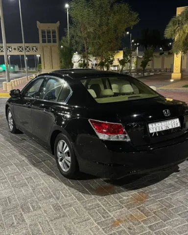 استكشف undefined undefined الصور الخارجية والداخلية. اكتشف جميع جوانب وتفاصيل السيارات.