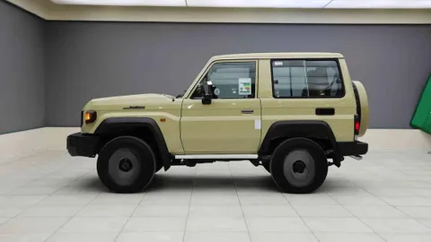 Discover undefined undefined Exterior Interior Images.Find all aspects and details of cars.