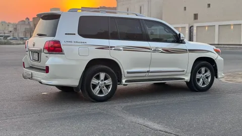Discover undefined undefined Exterior Interior Images.Find all aspects and details of cars.