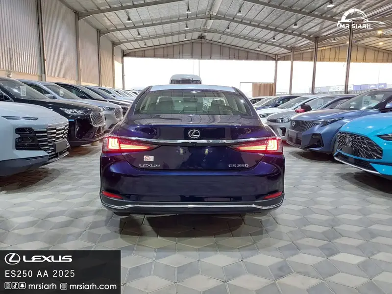 Lexus ES 2025