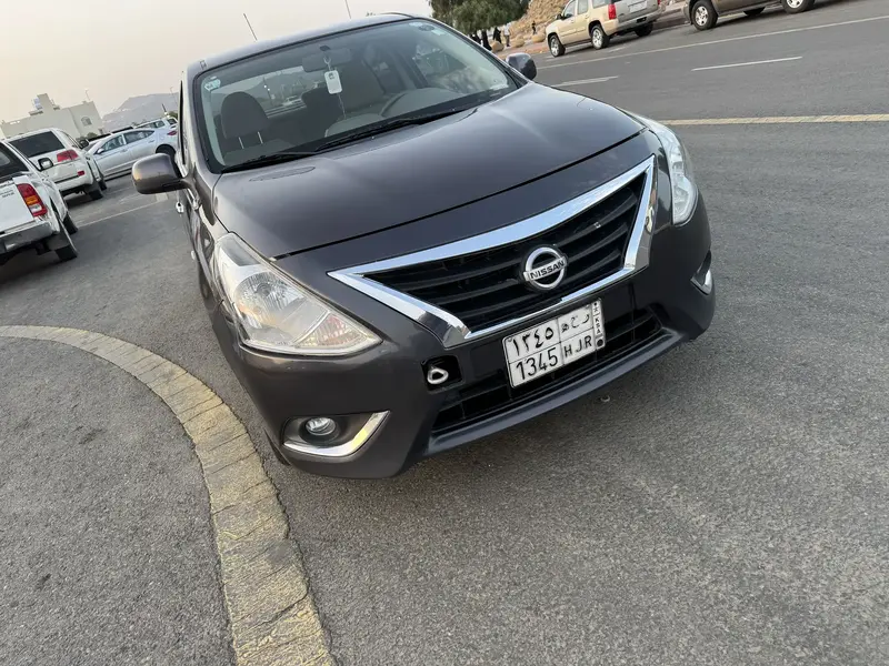 Nissan Sunny 2022