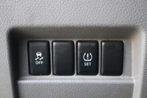 Nissan Urvan 6-Seater Manual (5-Door) 2020