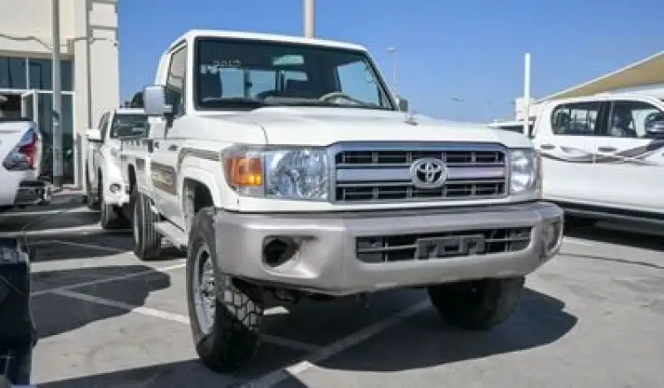 toyota land-cruiser-pickup image Toyota Land Cruiser Pick Up LX V6