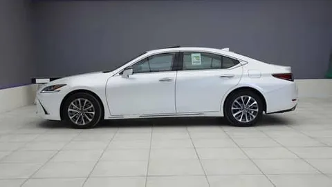 Discover undefined undefined Exterior Interior Images.Find all aspects and details of cars.