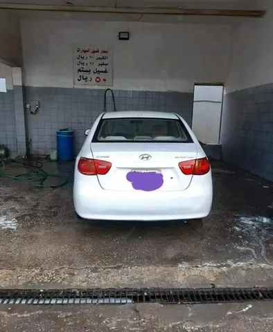 استكشف undefined undefined الصور الخارجية والداخلية. اكتشف جميع جوانب وتفاصيل السيارات.