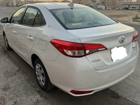 استكشف undefined undefined الصور الخارجية والداخلية. اكتشف جميع جوانب وتفاصيل السيارات.
