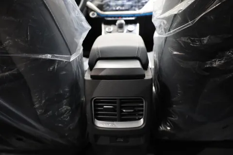 Discover undefined undefined Exterior Interior Images.Find all aspects and details of cars.