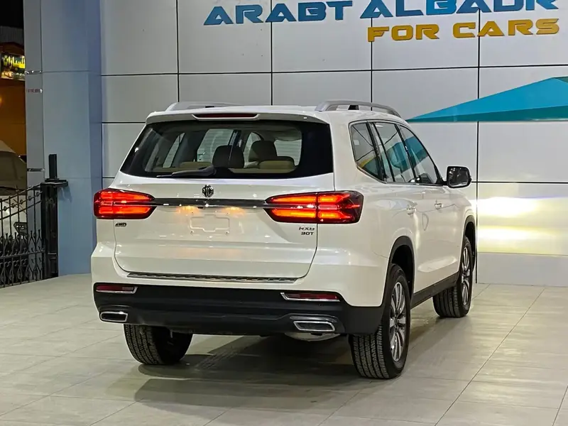 Discover undefined undefined Exterior Interior Images.Find all aspects and details of cars.
