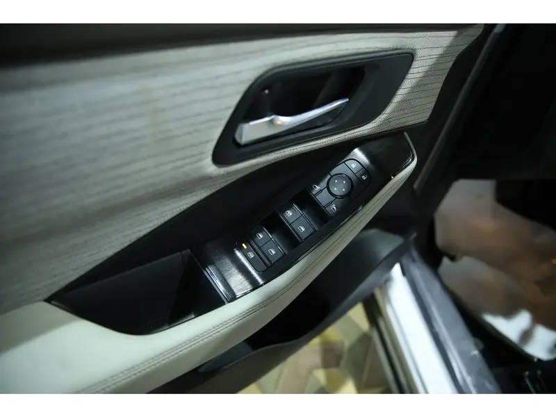 Discover undefined undefined Exterior Interior Images.Find all aspects and details of cars.