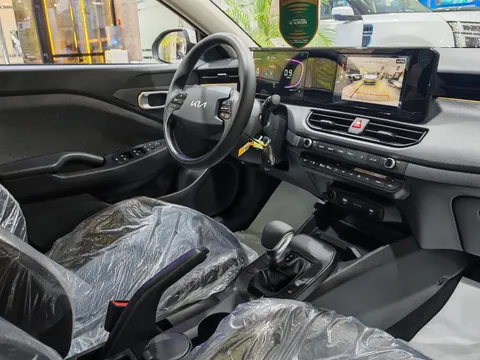 Discover undefined undefined Exterior Interior Images.Find all aspects and details of cars.