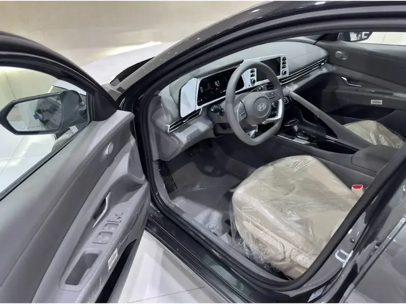 Hyundai Elantra 2025