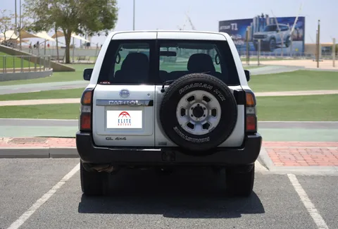Nissan Patrol Safari 4.8L A/T (Basic) 2015