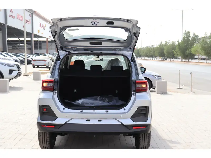 Discover undefined undefined Exterior Interior Images.Find all aspects and details of cars.