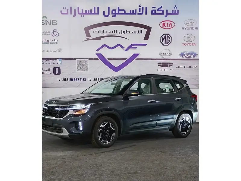 استكشف undefined undefined الصور الخارجية والداخلية. اكتشف جميع جوانب وتفاصيل السيارات.