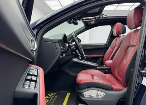 Porsche Macan Base 2021