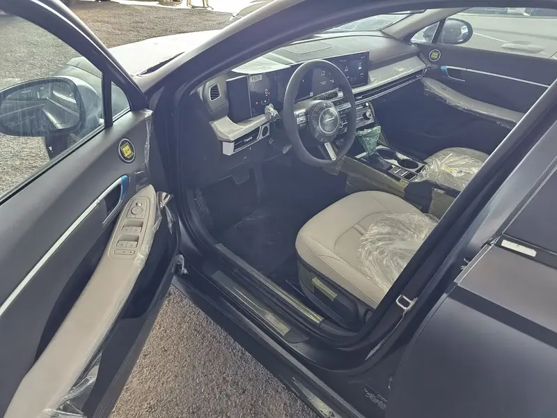 Discover undefined undefined Exterior Interior Images.Find all aspects and details of cars.