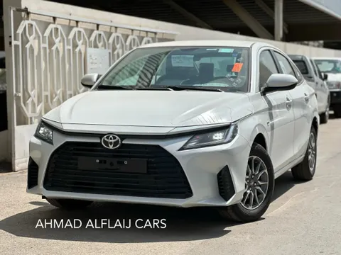 استكشف undefined undefined الصور الخارجية والداخلية. اكتشف جميع جوانب وتفاصيل السيارات.