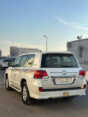Discover undefined undefined Exterior Interior Images.Find all aspects and details of cars.