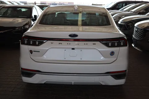 Discover undefined undefined Exterior Interior Images.Find all aspects and details of cars.