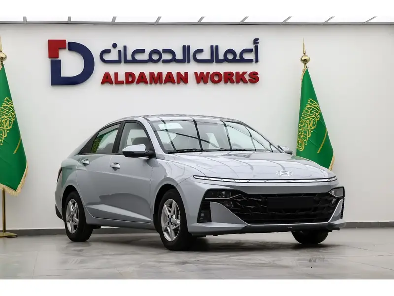 استكشف undefined undefined الصور الخارجية والداخلية. اكتشف جميع جوانب وتفاصيل السيارات.