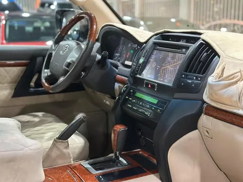 Discover undefined undefined Exterior Interior Images.Find all aspects and details of cars.