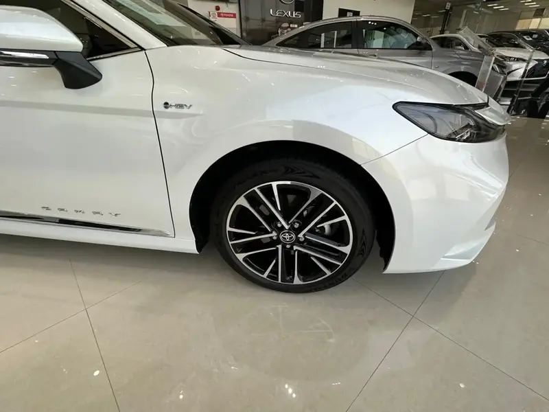 Toyota Camry Hybrid iPlus 2025