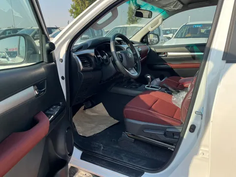 Discover undefined undefined Exterior Interior Images.Find all aspects and details of cars.