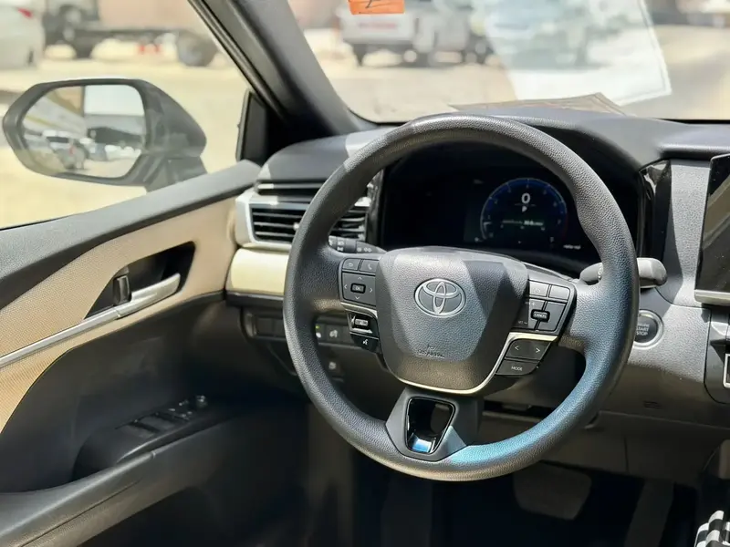 Toyota Camry 2025