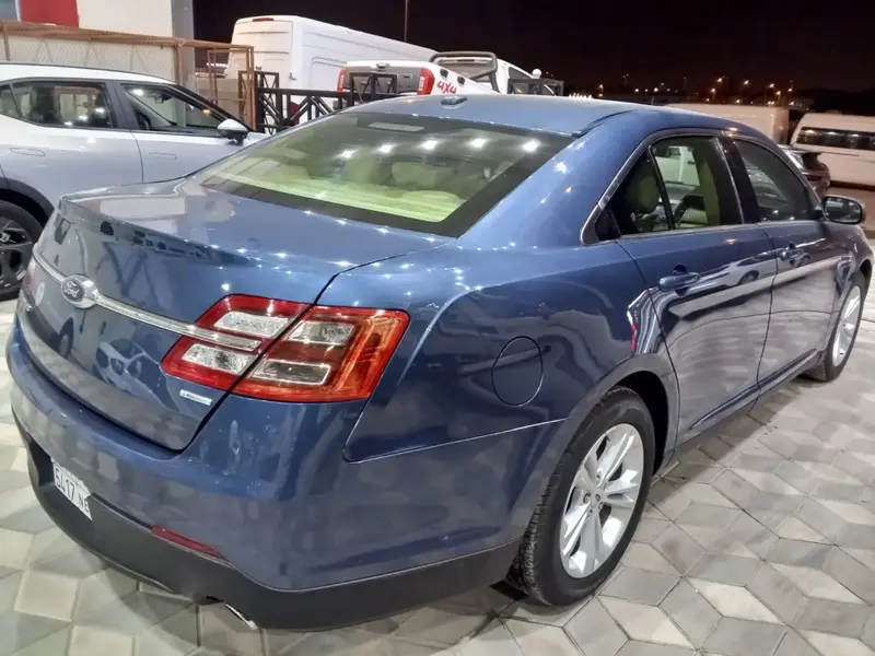 Ford Taurus 2019