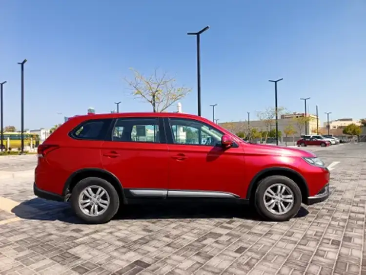 mitsubishi mitsubishi-outlander image Mitsubishi Outlander 2.4L 2019