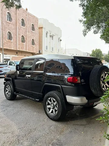 استكشف undefined undefined الصور الخارجية والداخلية. اكتشف جميع جوانب وتفاصيل السيارات.