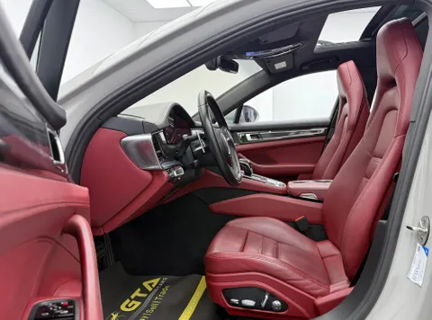 Porsche Panamera 3.0L Base 2021