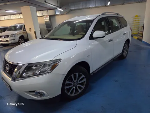 Nissan Pathfinder 3.5L SV 4WD 2014
