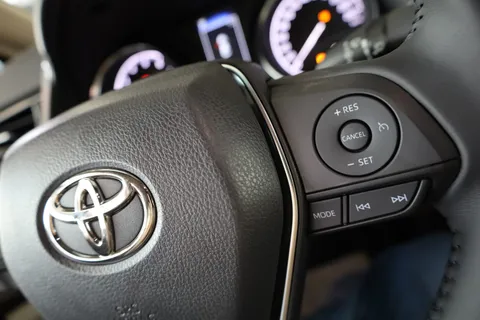 New Toyota Camry 2.5L GLE 212 HP 2023