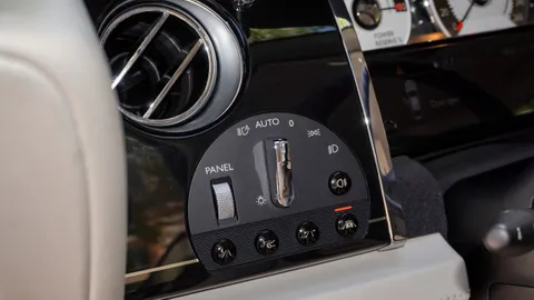 Discover undefined undefined Exterior Interior Images.Find all aspects and details of cars.